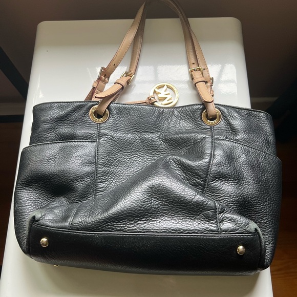 Michael Kors Jet Set Black Leather Tote - Picture 5 of 10